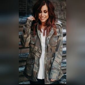 Chelsea DeBoer By Lily & Lottie Camo Utility Jacket Size S Pockets Cinch Waist
